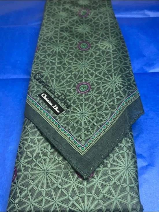 Christian Dior Green Geometric Handkerchief - Picture 10 of 17
